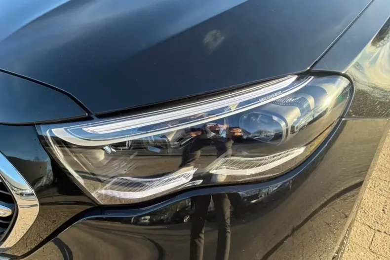 Mercedes-Benz E 220 (Clasa E) din 2024 cu 37.268 km - oferta MER196080 - foto 3