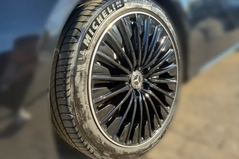 Mercedes-Benz E 220 (Clasa E) din 2024 cu 37.268 km - oferta MER196080 - foto 4