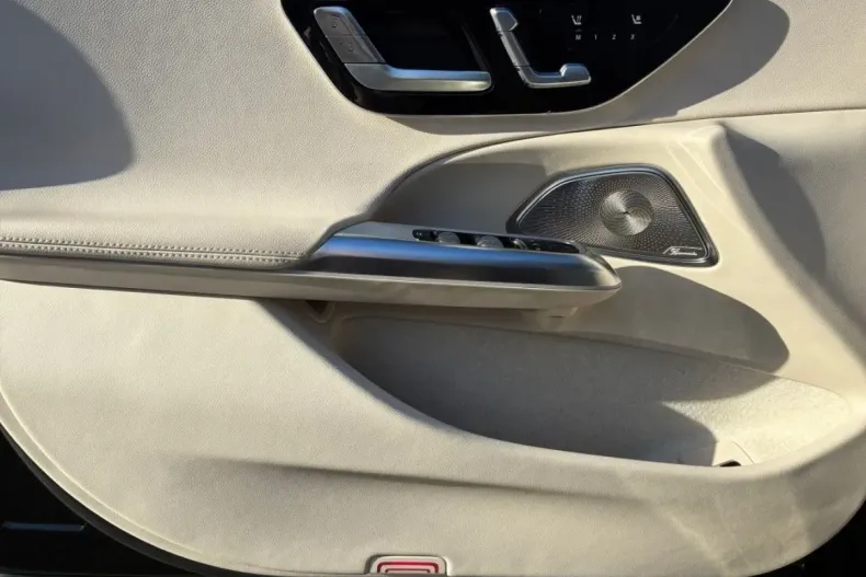 Mercedes-Benz E 220 (Clasa E) din 2024 cu 37.268 km - oferta MER196080 - foto 6