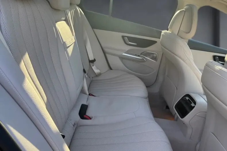 Mercedes-Benz E 220 (Clasa E) din 2024 cu 37.268 km - oferta MER196080 - foto 12