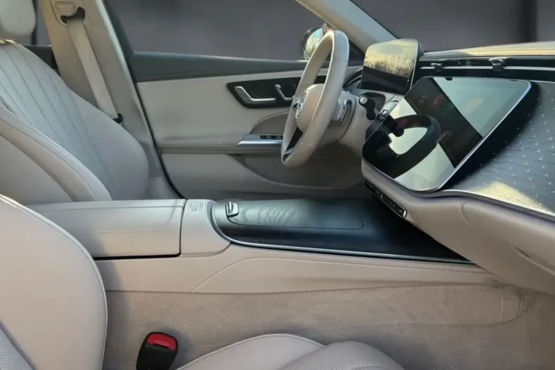 Mercedes-Benz E 220 (Clasa E) din 2024 cu 37.268 km - oferta MER196080 - foto 15