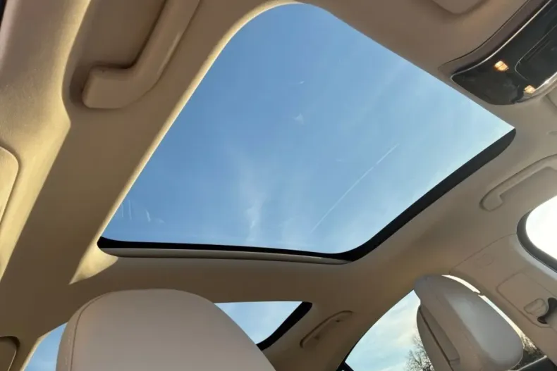 Mercedes-Benz E 220 (Clasa E) din 2024 cu 37.268 km - oferta MER196080 - foto 16