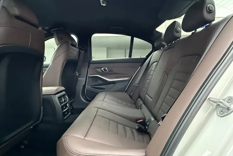 BMW M340d (Seria 3) din 2024 cu 9.814 km - oferta BMW196091 - foto 18