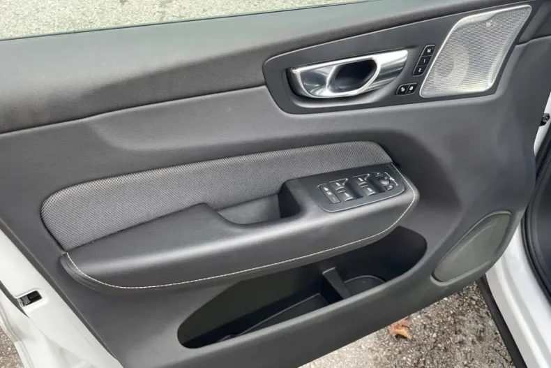 Volvo XC60 din 2022 cu 93.370 km - oferta VOL196092 - foto 5