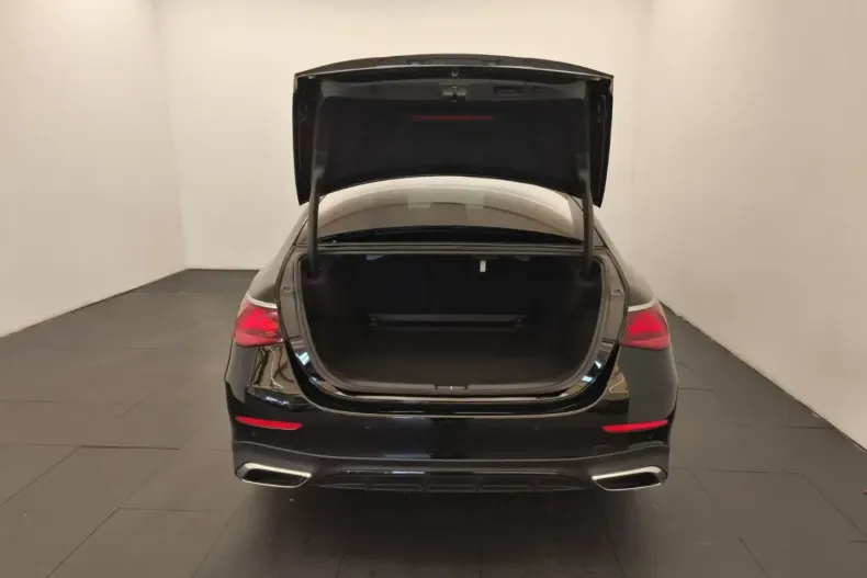 Mercedes-Benz E 200 (Clasa E) din 2025 cu 10.600 km - oferta MER196107 - foto 8