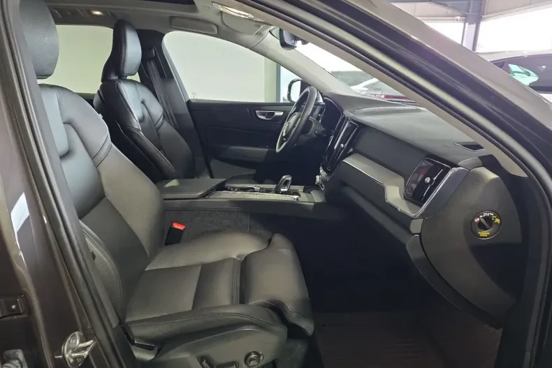 Volvo XC60 din 2023 cu 57.325 km - oferta VOL196156 - foto 12