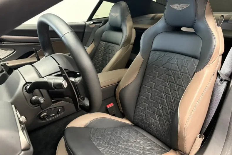 Aston Martin Vanquish din 2025 cu 4.500 km - oferta AST196166 - foto 2