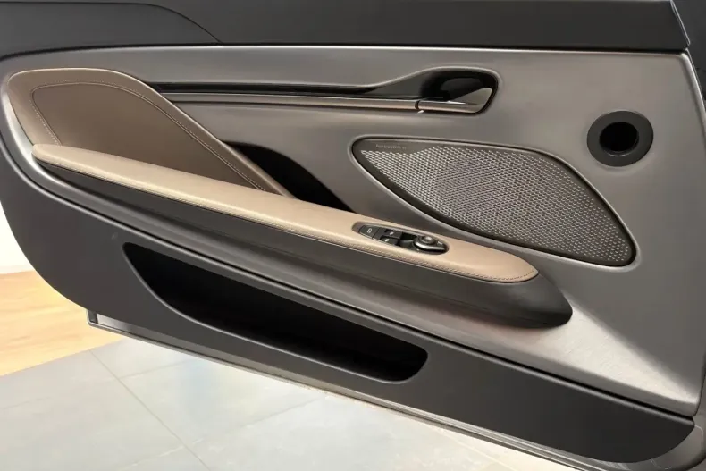 Aston Martin Vanquish din 2025 cu 4.500 km - oferta AST196166 - foto 12