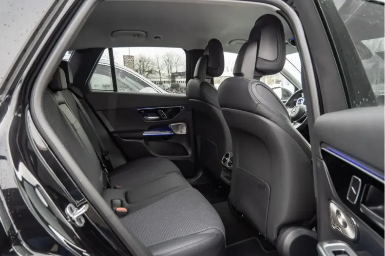 Mercedes-Benz GLC 300 (Clasa GLC) din 2025 cu 9.100 km - oferta MER196188 - foto 4