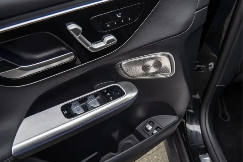 Mercedes-Benz GLC 300 (Clasa GLC) din 2025 cu 9.100 km - oferta MER196188 - foto 17