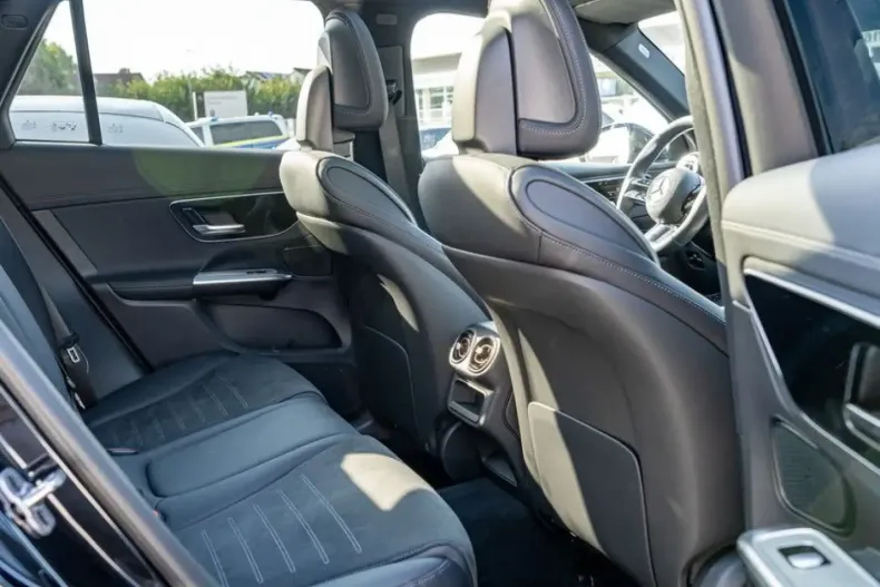 Mercedes-Benz GLC 300 (Clasa GLC) din 2024 cu 24.990 km - oferta MER196192 - foto 4