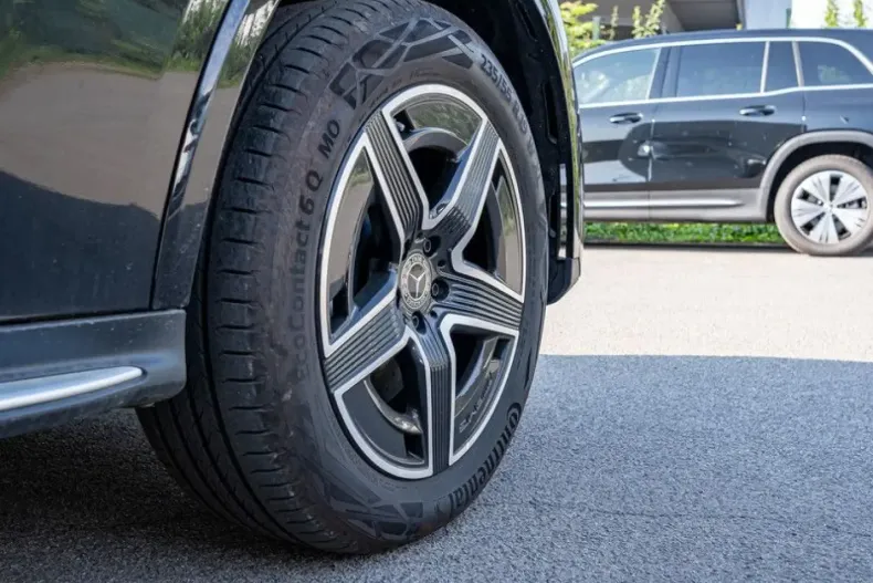 Mercedes-Benz GLC 300 (Clasa GLC) din 2024 cu 24.990 km - oferta MER196192 - foto 5