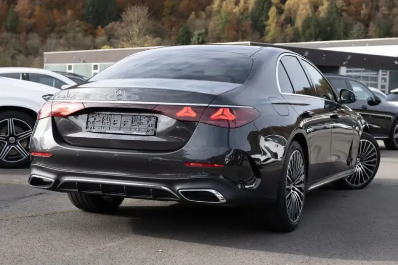 Mercedes-Benz E 300 (Clasa E) din 2024 cu 28.956 km - oferta MER196193 - foto 3