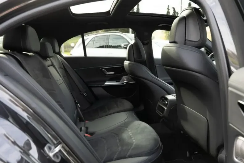 Mercedes-Benz E 300 (Clasa E) din 2024 cu 28.956 km - oferta MER196193 - foto 4