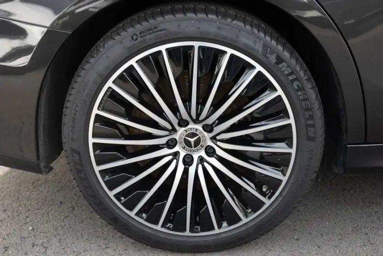 Mercedes-Benz E 300 (Clasa E) din 2024 cu 28.956 km - oferta MER196193 - foto 5