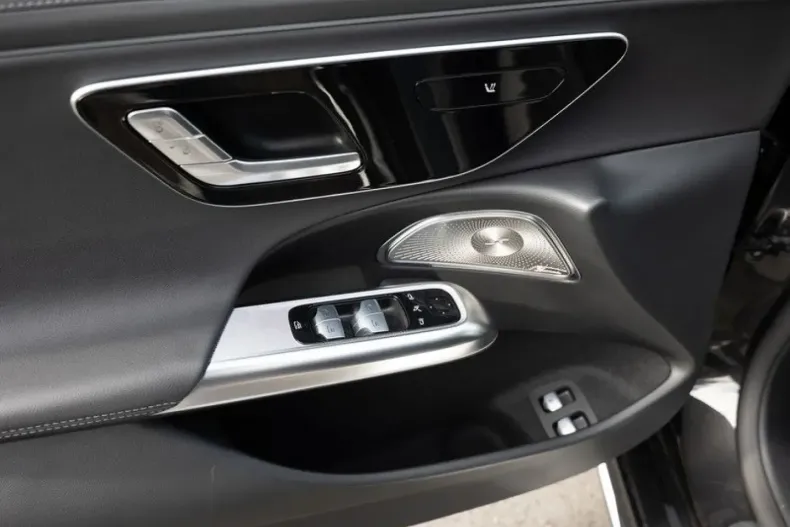 Mercedes-Benz E 300 (Clasa E) din 2024 cu 28.956 km - oferta MER196193 - foto 19