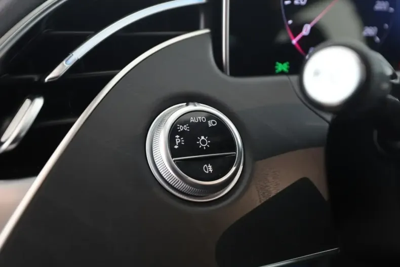 Mercedes-Benz E 300 (Clasa E) din 2024 cu 19.900 km - oferta MER196194 - foto 15