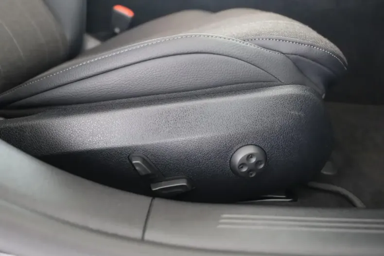 Mercedes-Benz E 300 (Clasa E) din 2024 cu 19.900 km - oferta MER196194 - foto 16