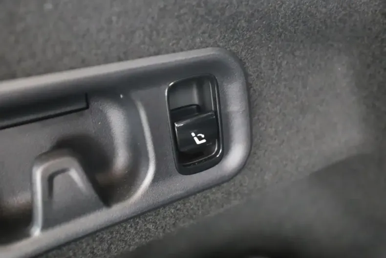 Mercedes-Benz E 300 (Clasa E) din 2024 cu 19.900 km - oferta MER196194 - foto 19