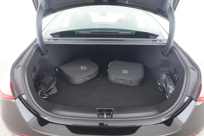 Mercedes-Benz E 300 (Clasa E) din 2024 cu 19.900 km - oferta MER196194 - foto 20