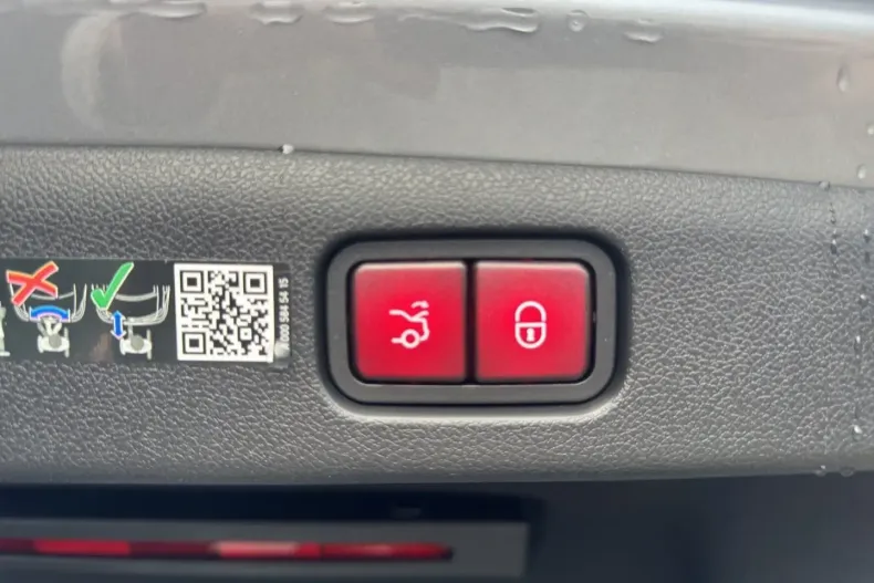 Mercedes-Benz E 400 (Clasa E) din 2023 cu 6.373 km - oferta MER196209 - foto 16