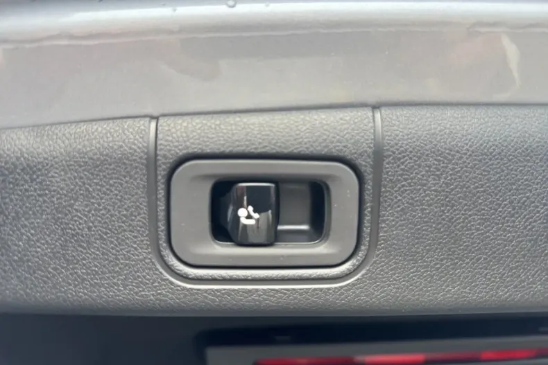 Mercedes-Benz E 400 (Clasa E) din 2023 cu 6.373 km - oferta MER196209 - foto 17