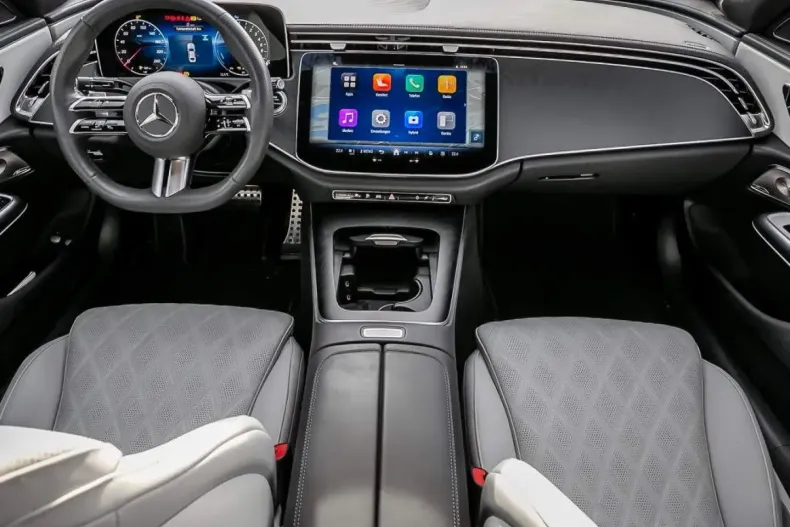Mercedes-Benz E 400 (Clasa E) din 2024 cu 17.990 km - oferta MER196211 - foto 4