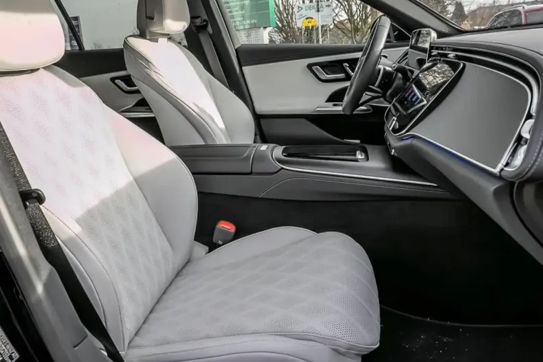 Mercedes-Benz E 400 (Clasa E) din 2024 cu 17.990 km - oferta MER196211 - foto 5