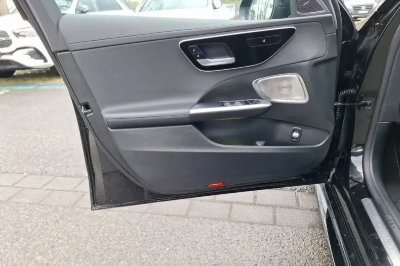 Mercedes-Benz C 200 (Clasa C) din 2024 cu 15.053 km - oferta MER196288 - foto 9