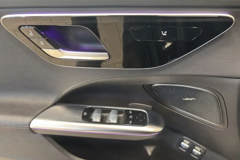 Mercedes-Benz C 300 (Clasa C) din 2022 cu 81.735 km - oferta MER196293 - foto 11