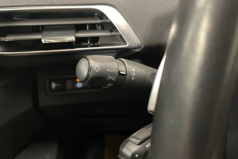Peugeot 3008 din 2021 cu 158.455 km - oferta PEU196329 - foto 26