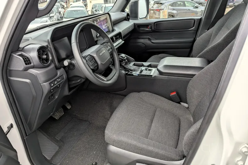 Toyota Land Cruiser 300 din 2024 cu 10.600 km - oferta TOY196338 - foto 8