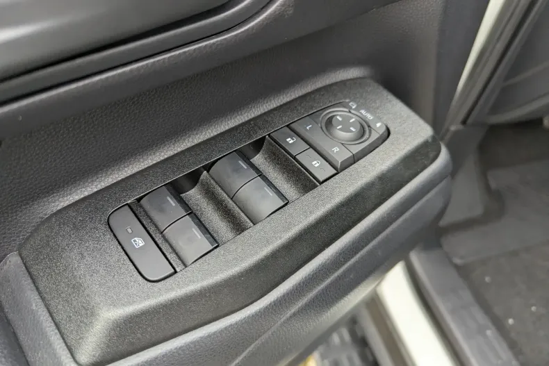 Toyota Land Cruiser 300 din 2024 cu 10.600 km - oferta TOY196338 - foto 9