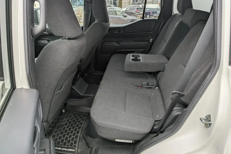 Toyota Land Cruiser 300 din 2024 cu 10.600 km - oferta TOY196338 - foto 11