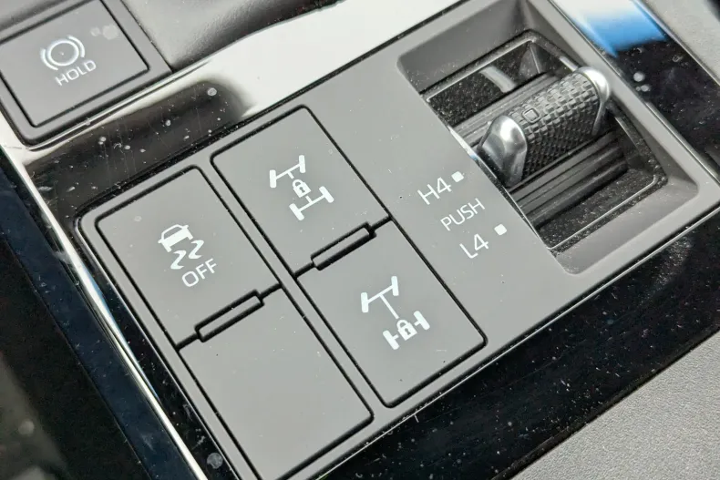 Toyota Land Cruiser 300 din 2024 cu 10.600 km - oferta TOY196338 - foto 19