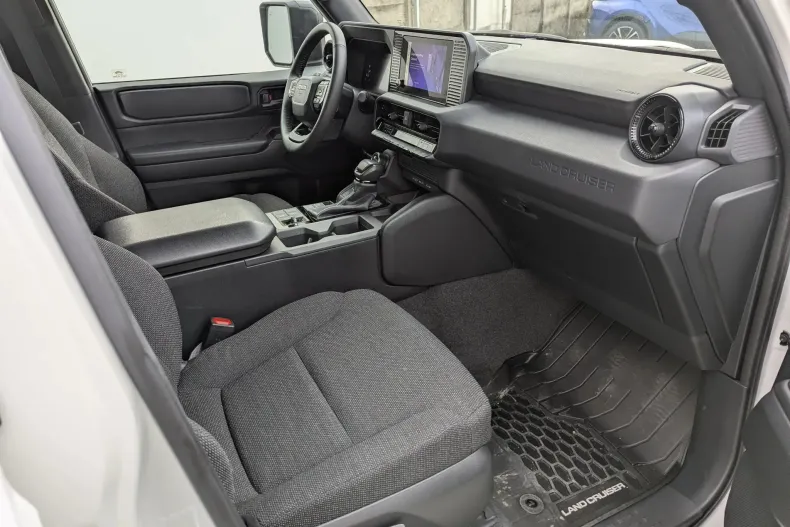 Toyota Land Cruiser 300 din 2024 cu 10.600 km - oferta TOY196338 - foto 21