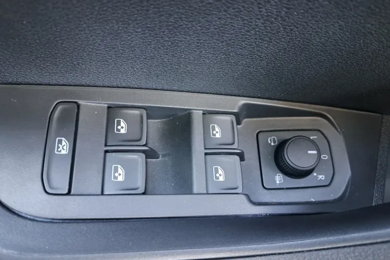 Skoda Karoq din 2025 cu 3.000 km - oferta SKO196344 - foto 39