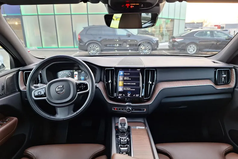 Volvo XC60 din 2021 cu 75.300 km - oferta VOL196351 - foto 7