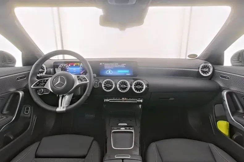 Mercedes-Benz CLA (Clasa CLA) din 2025 cu 1.300 km - oferta MER196389 - foto 9