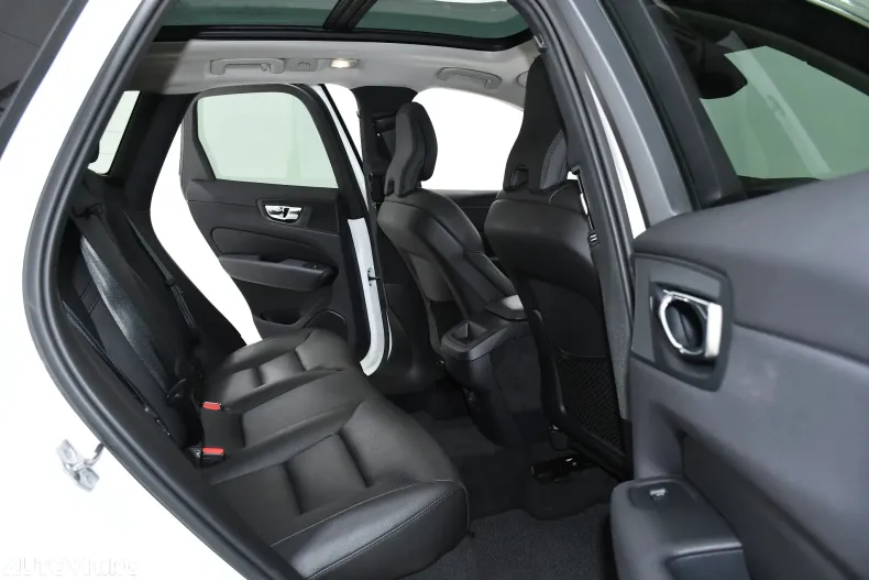 Volvo XC60 din 2022 cu 127.000 km - oferta VOL196394 - foto 6