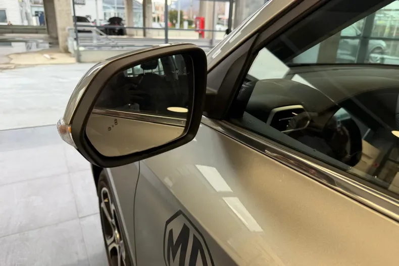 MG ZS HEV din 2025 cu 3.000 km - oferta MG0196395 - foto 11