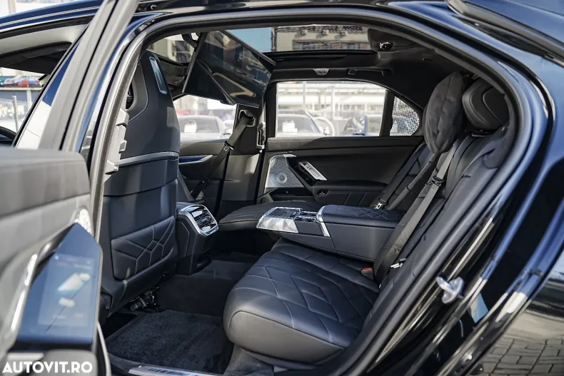BMW 750e (Seria 7) din 2024 cu 7.700 km - oferta BMW196404 - foto 11