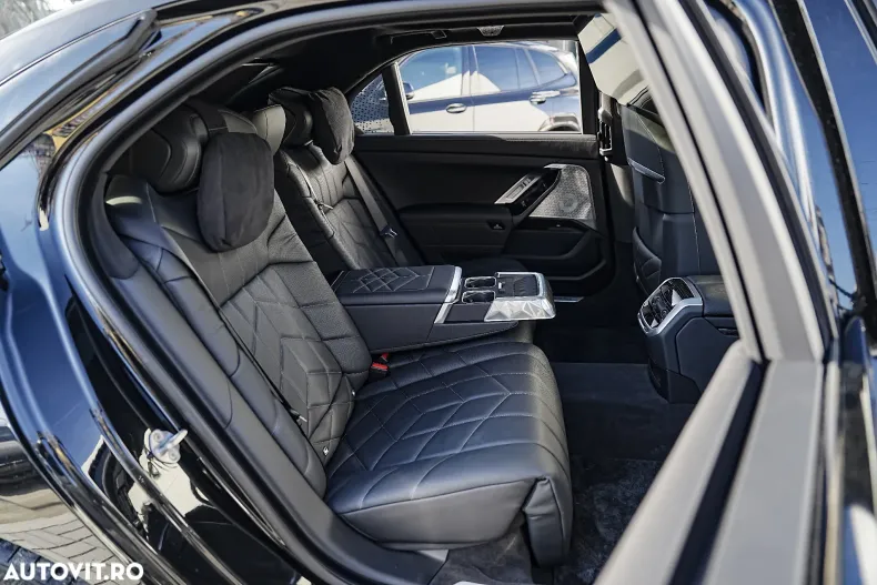 BMW 750e (Seria 7) din 2024 cu 7.700 km - oferta BMW196404 - foto 16