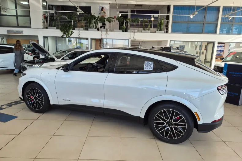 Ford Mustang Mach-E din 2025 cu 2 km - oferta FOR196409 - foto 6