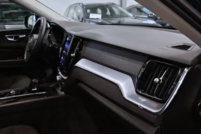 Volvo XC60 din 2021 cu 105.580 km - oferta VOL196415 - foto 19