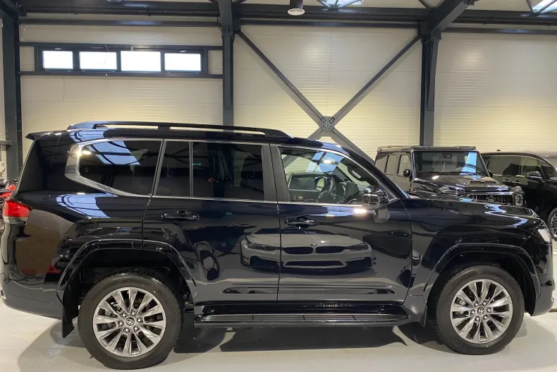 Toyota Land Cruiser 300 din 2025 cu 10 km - oferta TOY196426 - foto 2