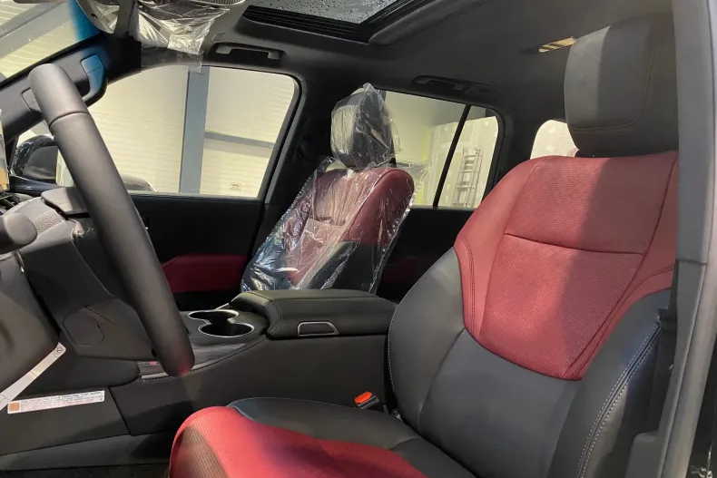 Toyota Land Cruiser 300 din 2025 cu 10 km - oferta TOY196426 - foto 10