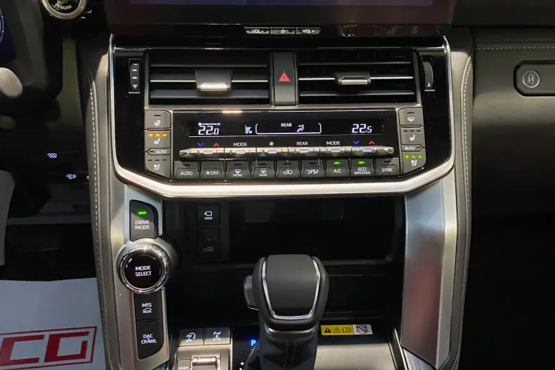 Toyota Land Cruiser 300 din 2025 cu 10 km - oferta TOY196426 - foto 13