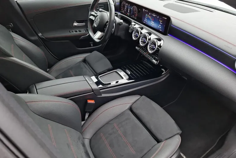 Mercedes-Benz CLA 250 (Clasa CLA) din 2024 cu 20.000 km - oferta MER196430 - foto 13