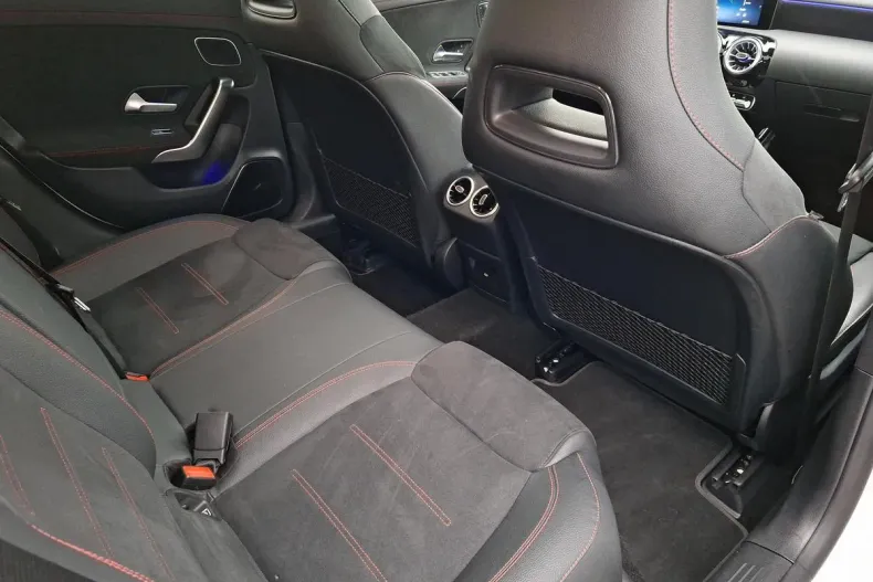 Mercedes-Benz CLA 250 (Clasa CLA) din 2024 cu 20.000 km - oferta MER196430 - foto 15